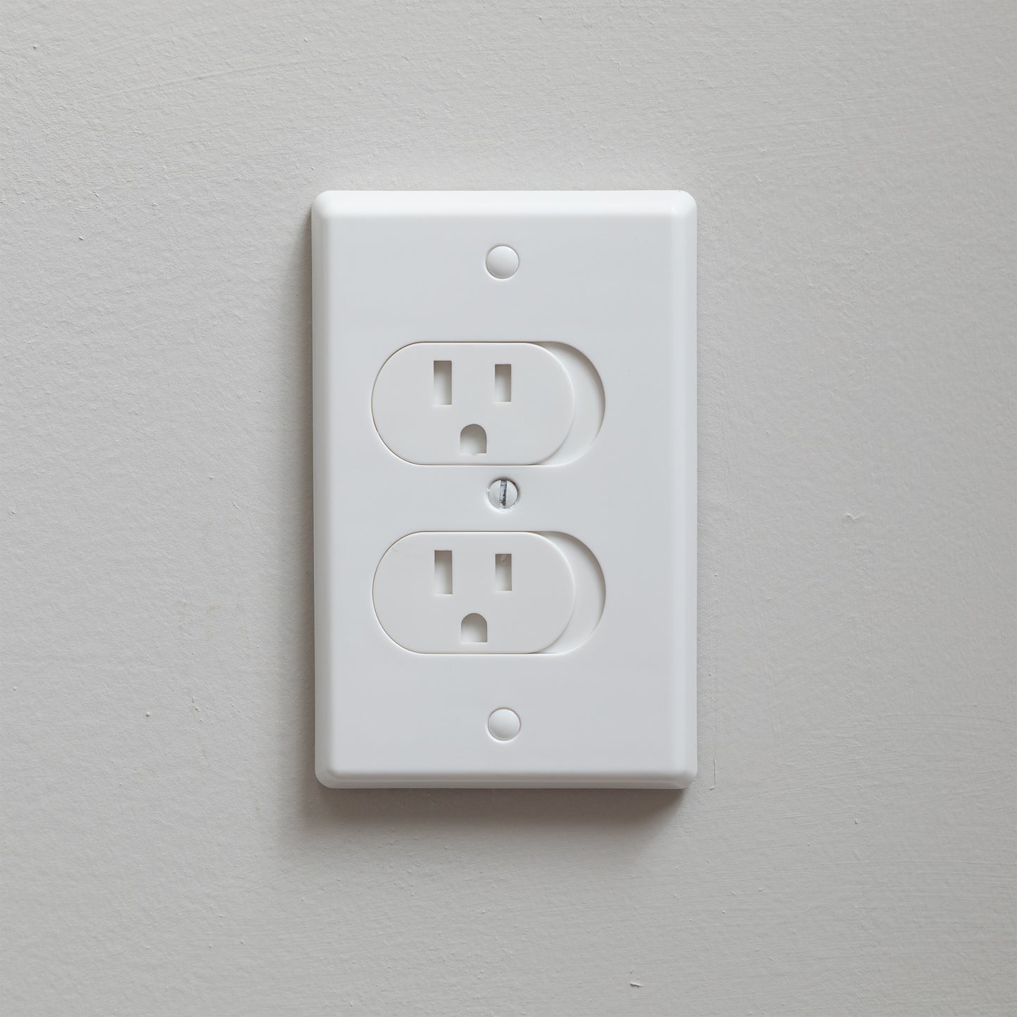 Qdos Universal Self-Closing Outlet Cover, 3 Pack
